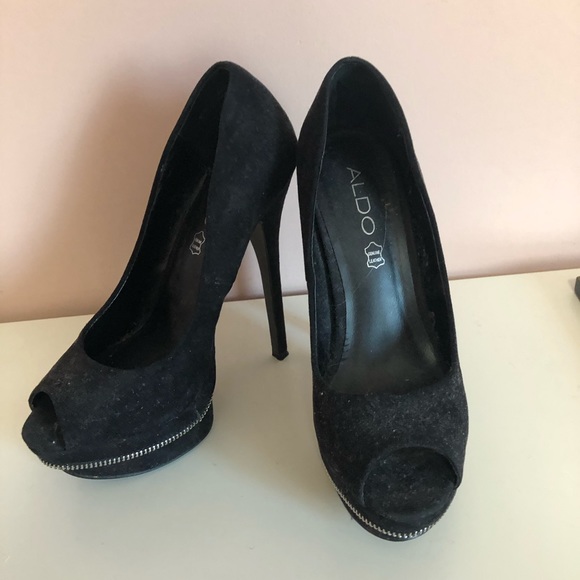 Black heels - Picture 2 of 3